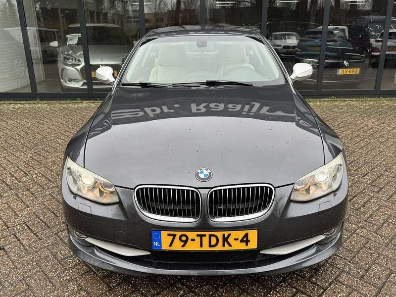 Gebraucht BMW 320 Sport Line 165 PS (121 kW) 2012 Grau Coupé