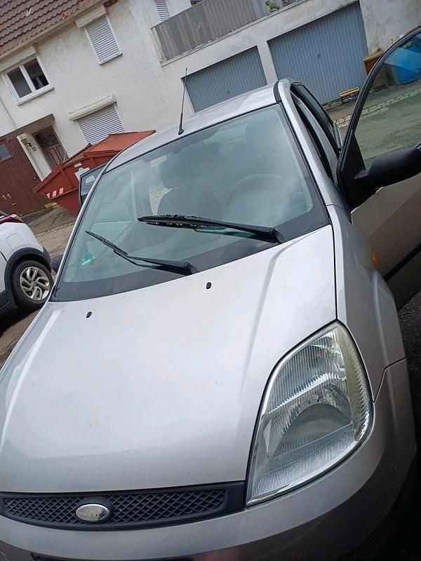Gebraucht Ford Fiesta 60 PS (44 kW) 2003 Silber Kleinwagen