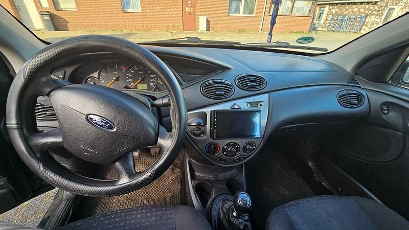 Second-hand Ford Focus 100 CP (73 kW) 2004 Verde Coupe