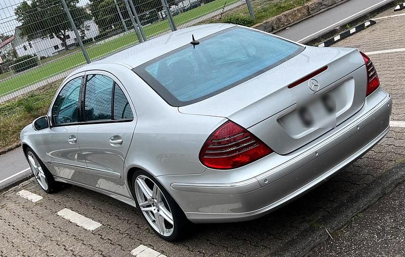 Gebraucht Mercedes E350 Avantgarde 275 PS (202 kW) 2005 Silber Limousine