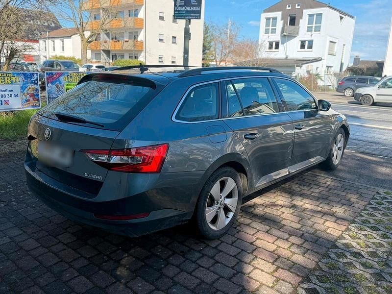 Gebraucht Skoda Superb 150 PS (110 kW) 2016 Grau Kombi