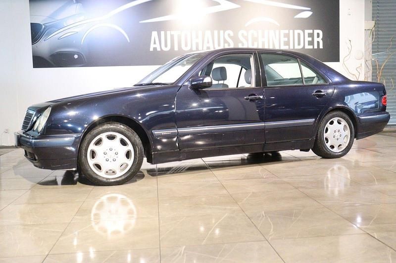 Second-hand Mercedes E200 Elegance 143 CP (105 kW) 2001 Albastru Berlinǎ