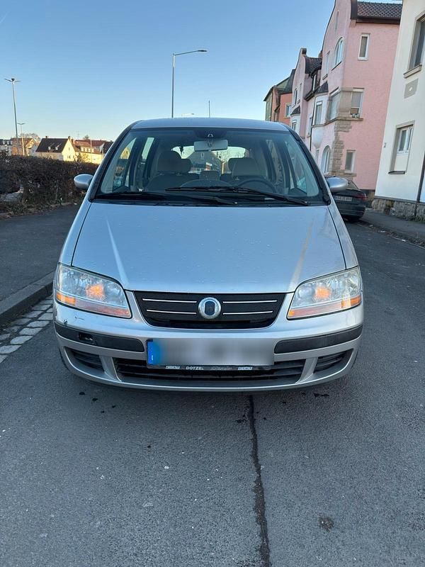 Grau Gebraucht 2004 Fiat Idea Van / Kleinbus | 1.600 € - Bild 1/4