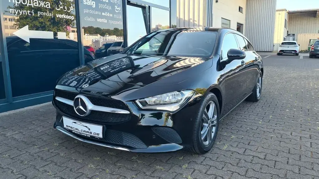 Gebraucht Mercedes CLA200 Shooting Brake 163 PS (119 kW) 2020 Schwarz Kombi