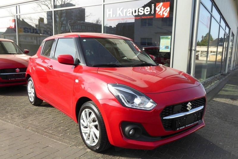 Gebraucht Suzuki Swift Comfort 83 PS (61 kW) 2023 Rot Kleinwagen