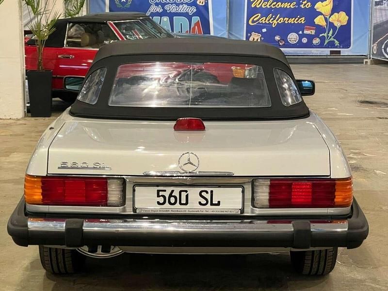 Gebraucht Mercedes 560 227 PS (166 kW) 1987 Astralsilber Cabrio