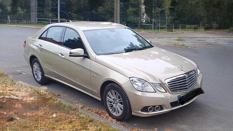 Gold Gebraucht 2010 Mercedes E250 Limousine | 9.999 € (Superpreis) - Bild 1/4