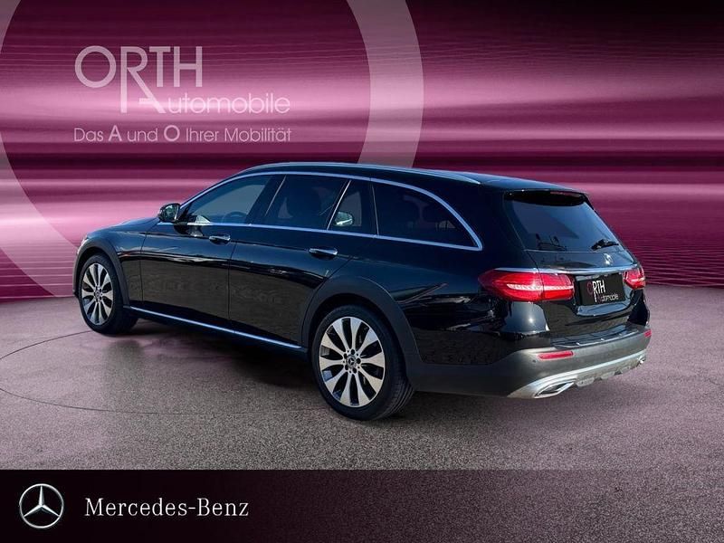 Gebraucht Mercedes E220 All-Terrain 194 PS (142 kW) 2018 Metalliclack obsidianschwarz m Kombi