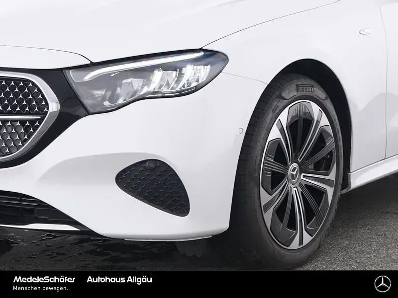 Gebraucht Mercedes E300 Avantgarde 313 PS (230 kW) 2025 Manufaktur lack manufaktur opa Limousine