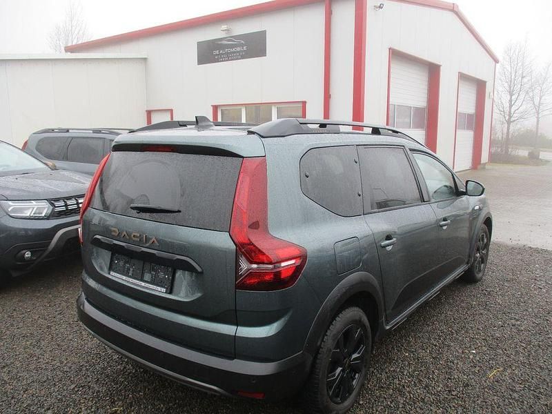 Gebraucht Dacia Jogger Extreme 110 PS (80 kW) 2025 Grün Van / Kleinbus