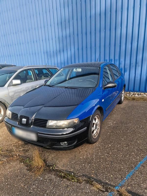 Blau Gebraucht 2004 Seat Leon Limousine | 699 € (Superpreis) - Bild 1/4