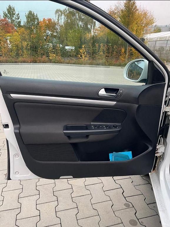 Gebraucht VW Golf VI 105 PS (77 kW) 2010 Weiß Kleinwagen