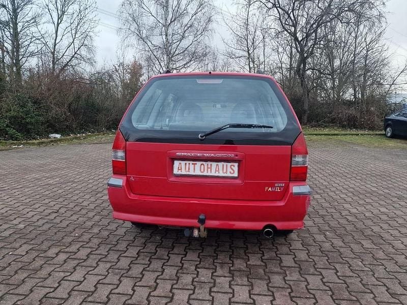 Gebraucht Mitsubishi Space Wagon 150 PS (110 kW) 2000 Rot Van / Kleinbus
