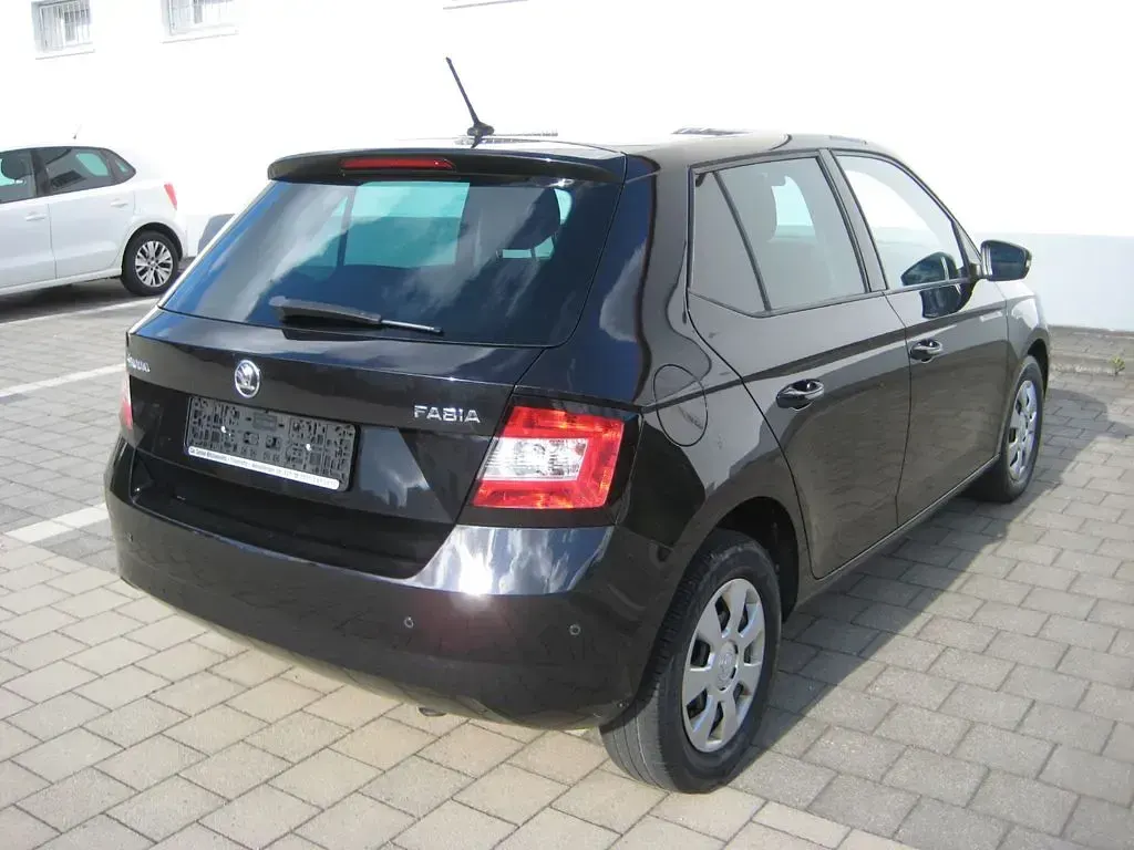 Gebraucht Skoda Fabia Active 90 PS (66 kW) 2016 Schwarz Limousine