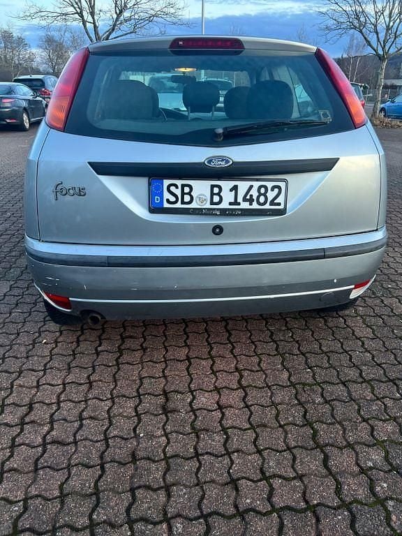 Gebraucht Ford Focus Futura 101 PS (74 kW) 2002 Silber Limousine