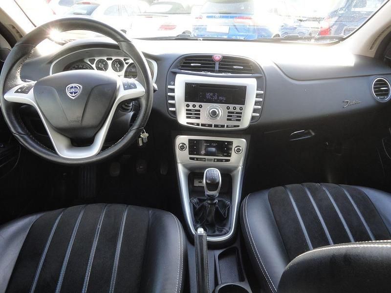 Usata Lancia Delta 190 CV (139 kW) 2008 Grigio Utilitaria