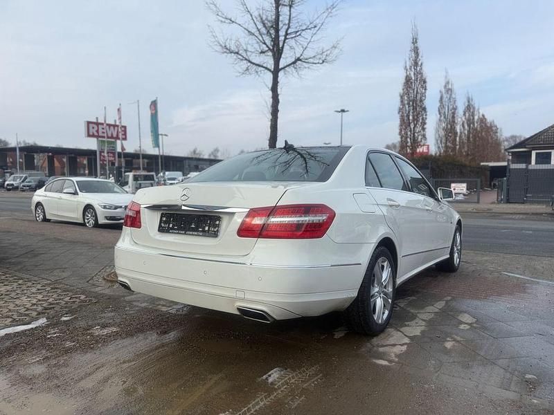 Gebraucht Mercedes 220 170 PS (125 kW) 2012 Weiß Limousine