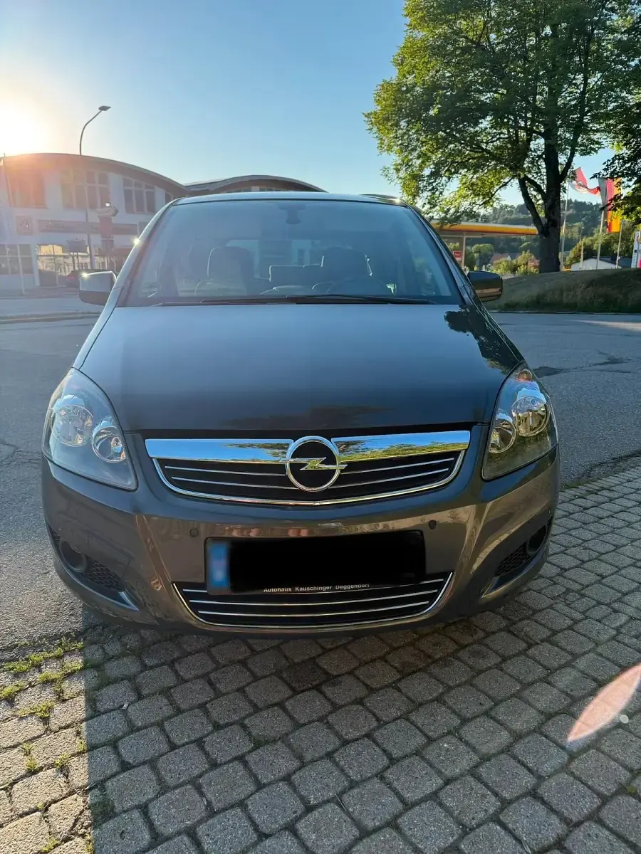 Gebraucht Opel Zafira 140 PS (102 kW) 2011 Grau Van / Kleinbus