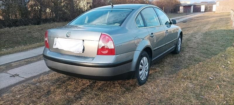 Gebraucht VW Passat 115 PS (84 kW) 2001 Grau Limousine