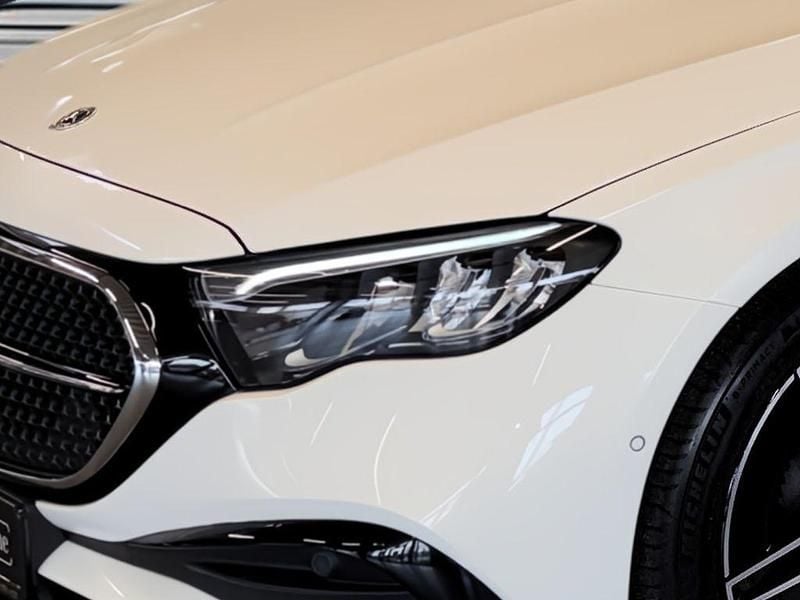 Gebraucht Mercedes E300 AMG 313 PS (230 kW) 2024 Weiß Limousine