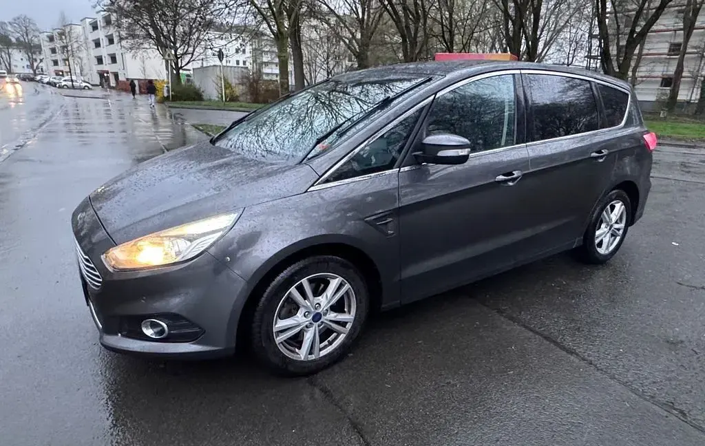 Gebraucht Ford S-MAX Titanium 150 PS (110 kW) 2017 Grau Van / Kleinbus