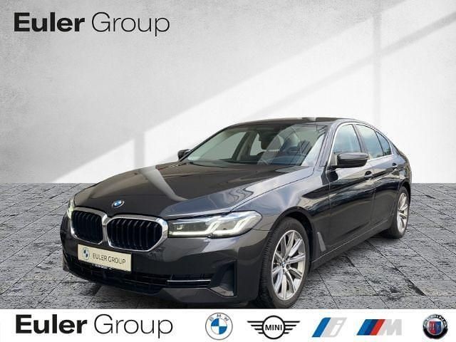 Grau Gebraucht 2021 BMW 520 Limousine | 33.949 € (Fairer Preis) - Bild 1/4