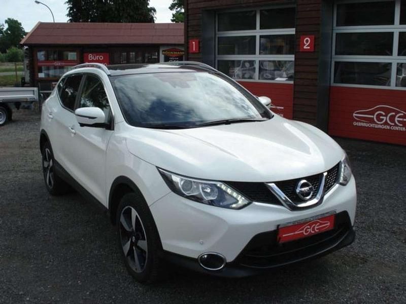 Brilliant white (m) Gebraucht 2017 Nissan Qashqai N-Connecta SUV | 8.200 € - Bild 1/4