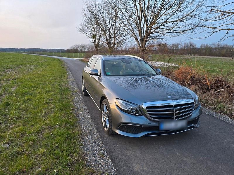 Gebraucht Mercedes E220 Exclusive 194 PS (142 kW) 2016 Grau Kombi