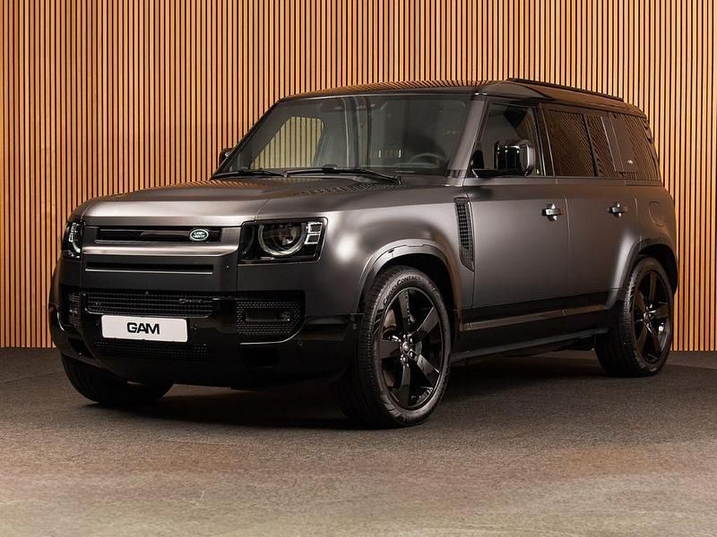 Grau Gebraucht 2023 Land Rover Defender SE Dynamic SUV | 88.400 € (Etwas zu teuer) - Bild 1/4