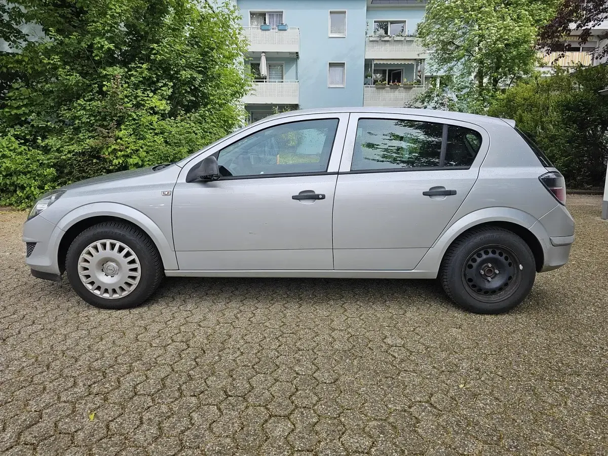 Usata Opel Astra Selection 90 CV (66 kW) 2009 Argento Utilitaria