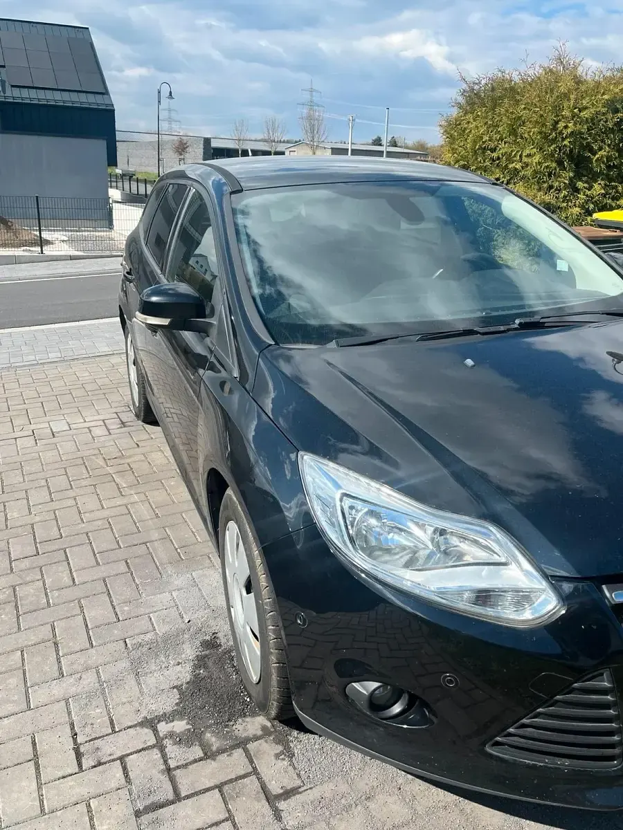 Gebraucht Ford Focus 101 PS (74 kW) 2012 Schwarz Kombi