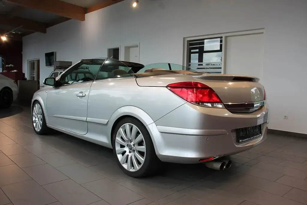 Gebraucht Opel Astra Cabriolet Cosmo 200 PS (147 kW) 2006 Starsilber/silver iii Cabrio