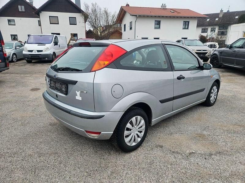 Gebraucht Ford Focus Trend 101 PS (74 kW) 2004 Silber Limousine