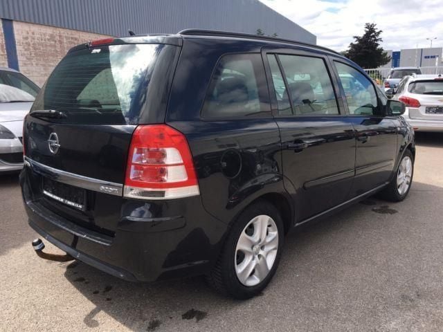 Opel zafira family