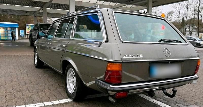 Gebraucht Mercedes E230 136 PS (100 kW) 1979 Grau Kombi