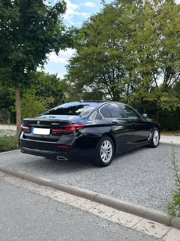 Gebraucht BMW 530e Sport Line 292 PS (214 kW) 2022 Schwarz Limousine