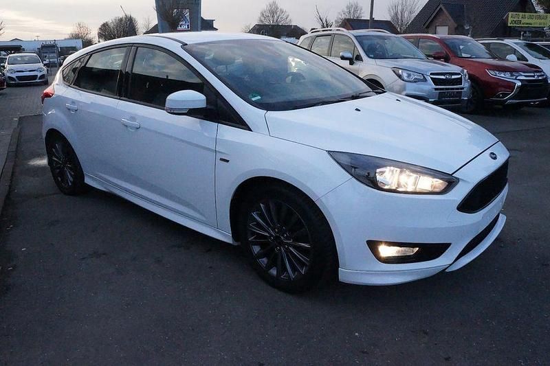 Gebraucht Ford Focus ST-Line 125 PS (91 kW) 2017 Weiß Limousine