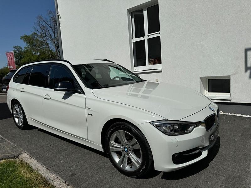 Gebraucht BMW 318 Sport Line 143 PS (105 kW) 2015 Weiß Kombi