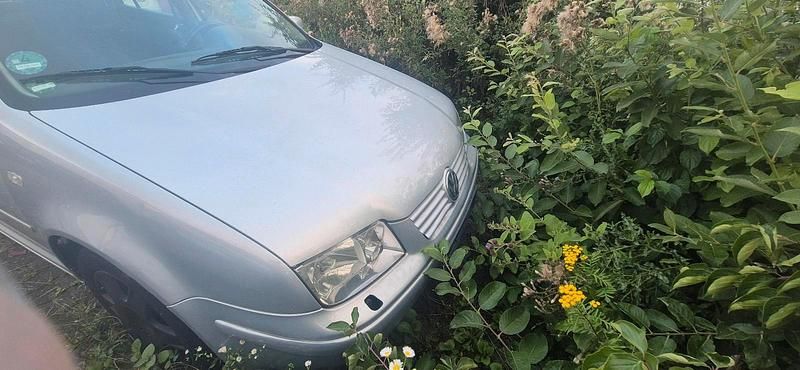 Silber Gebraucht 2002 VW Bora Limousine | 700 € - Bild 1/4