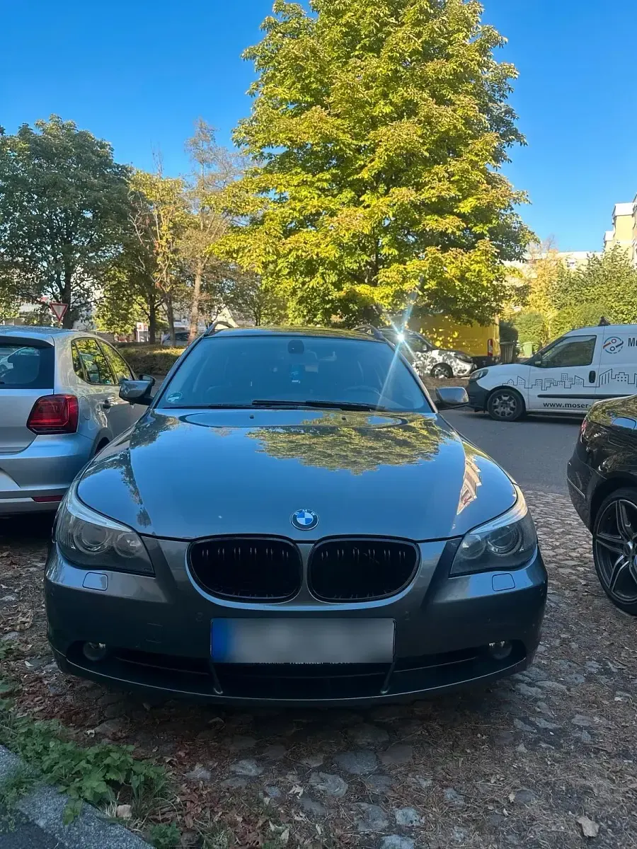 Gebraucht BMW 520 163 PS (119 kW) 2007 Grau Kombi