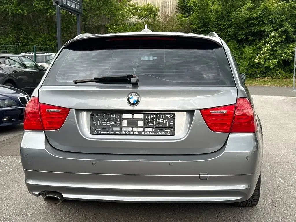 Gebraucht BMW 320 Lifestyle 184 PS (135 kW) 2012 Grau Kombi