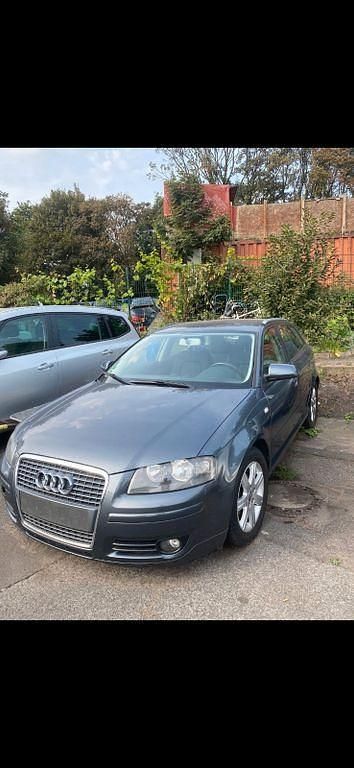 Grau Gebraucht 2006 Audi A3 Attraction Limousine | 2.800 € (Fairer Preis) - Bild 1/4