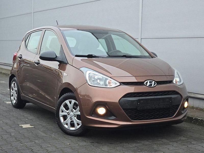 Braun Gebraucht 2015 Hyundai i10 Classic Kleinwagen | 4.900 € (Fairer Preis) - Bild 1/4