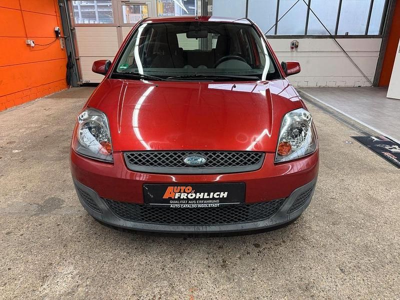Gebraucht Ford Fiesta 69 PS (50 kW) 2006 Rot Limousine