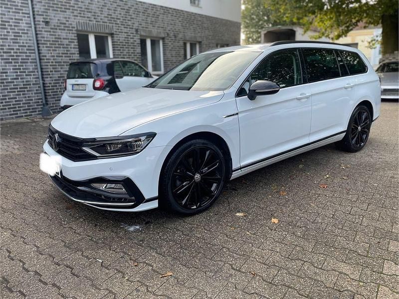 Weiß Gebraucht 2024 VW Passat Kombi | 35.900 € (Guter Preis) - Bild 1/4