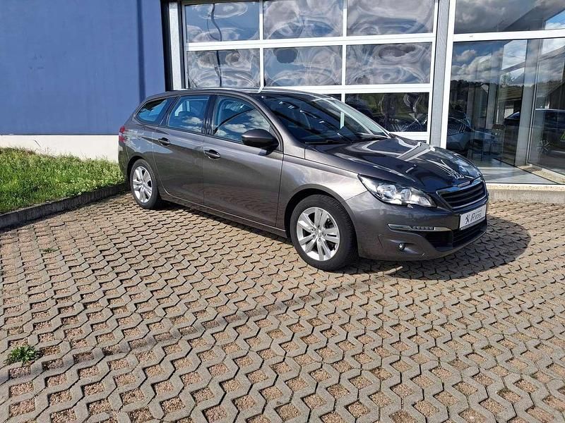 Lackierung platiniumgrau Gebraucht 2016 Peugeot 308 Active Kombi | 6.790 € (Fairer Preis) - Bild 1/4