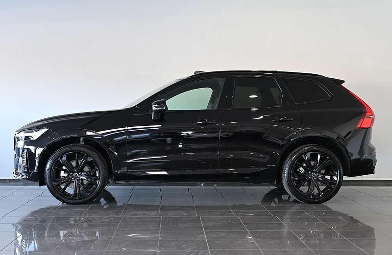 Neu Volvo XC60 Plus 250 PS (183 kW) 2025 Onyx schwarz metallic SUV