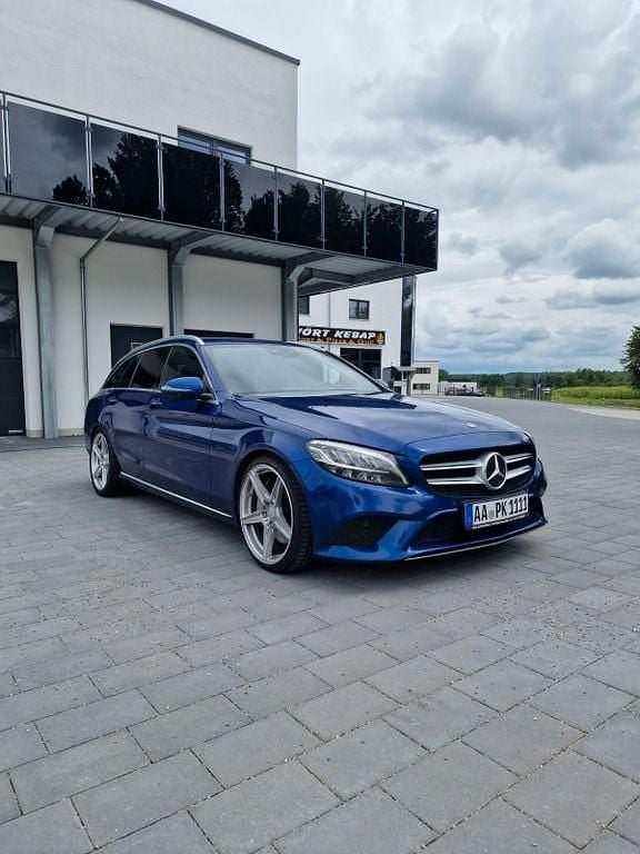 Blau Gebraucht 2020 Mercedes C300e Limousine | 18.499 € (Superpreis) - Bild 1/4