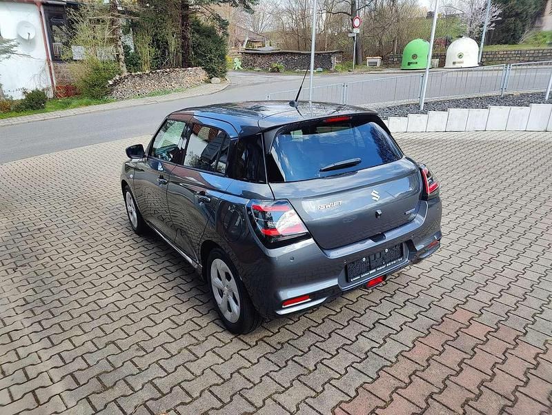 Neu Suzuki Swift Comfort 83 PS (61 kW) 2025 Mineral gray metallic Kleinwagen