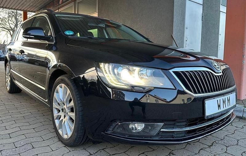 Gebraucht Skoda Superb Exclusive 140 PS (102 kW) 2013 Schwarz Kombi